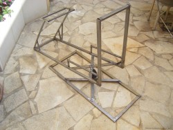 20130405172046-RacingMat-structure-assembly-e-avant-peinture-4-.jpg